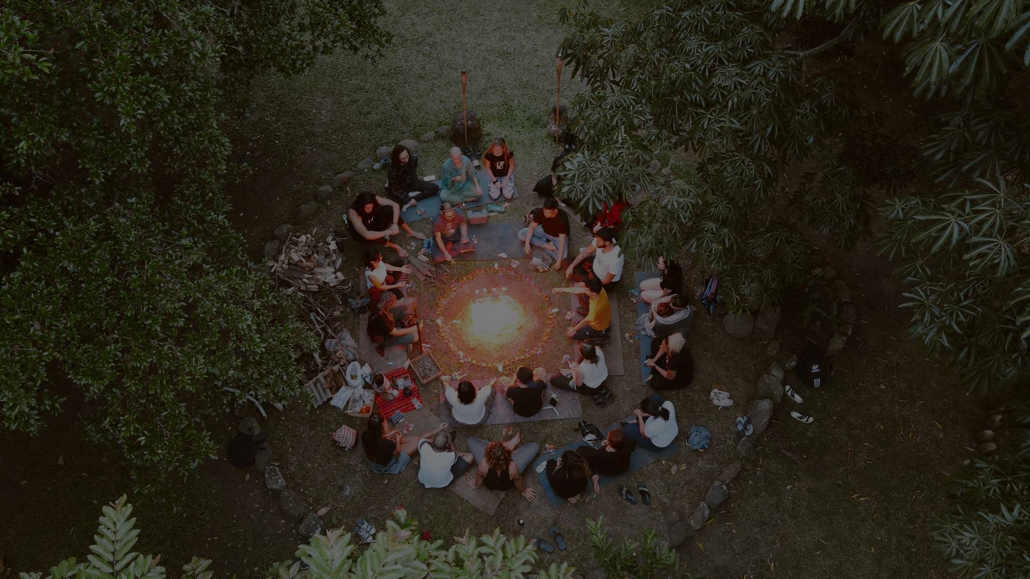 Ishka Center, Cali — jardín, estanque y mandala del sistema IKY